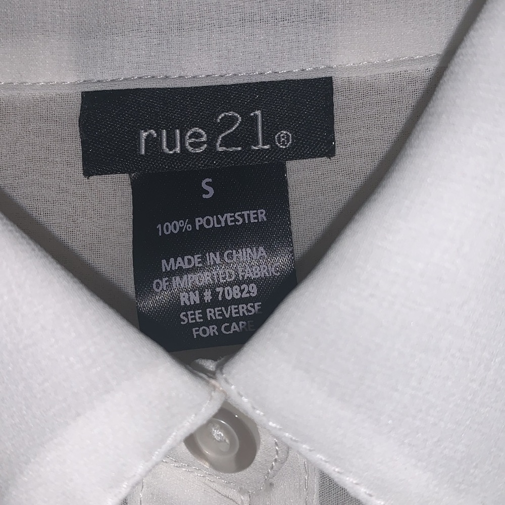 Rue21 Sleeveless Sheer Button Down Top - Picture 4 of 5